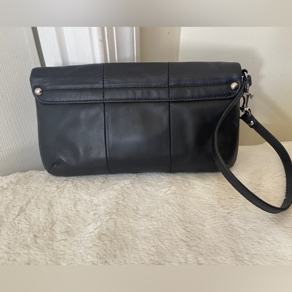 Coach leather clutch / Wristlet EUC - Picture 3 of 11
